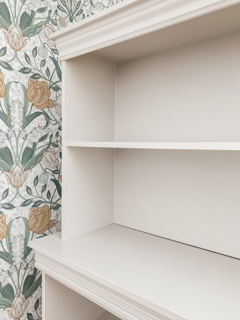 how to paint melamine bookcases. Comment peindre un meuble en mélamine.