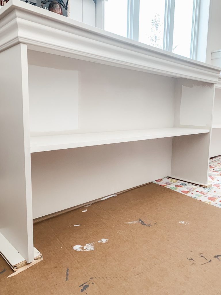 how to paint melamine bookcases. Comment peindre un meuble en mélamine.